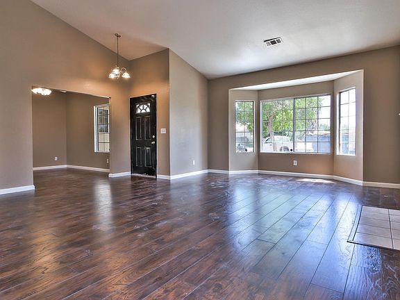 3rd image of 1096 Laurelwood Dr