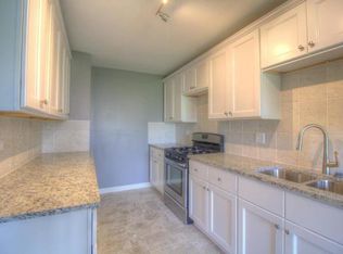 1650 Mulligan Dr, Naperville, IL 60563