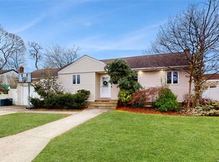 12 Wendy Ln, Massapequa Park, NY 11762