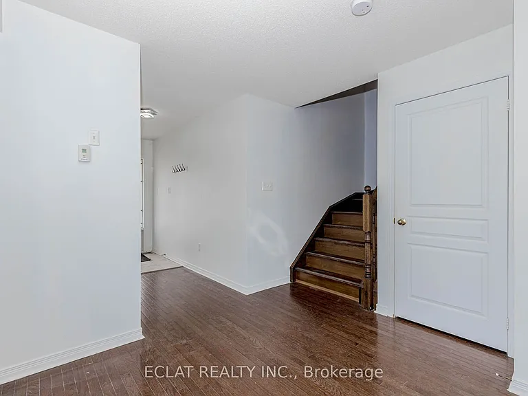 2 Lancaster Ct — Photo 8