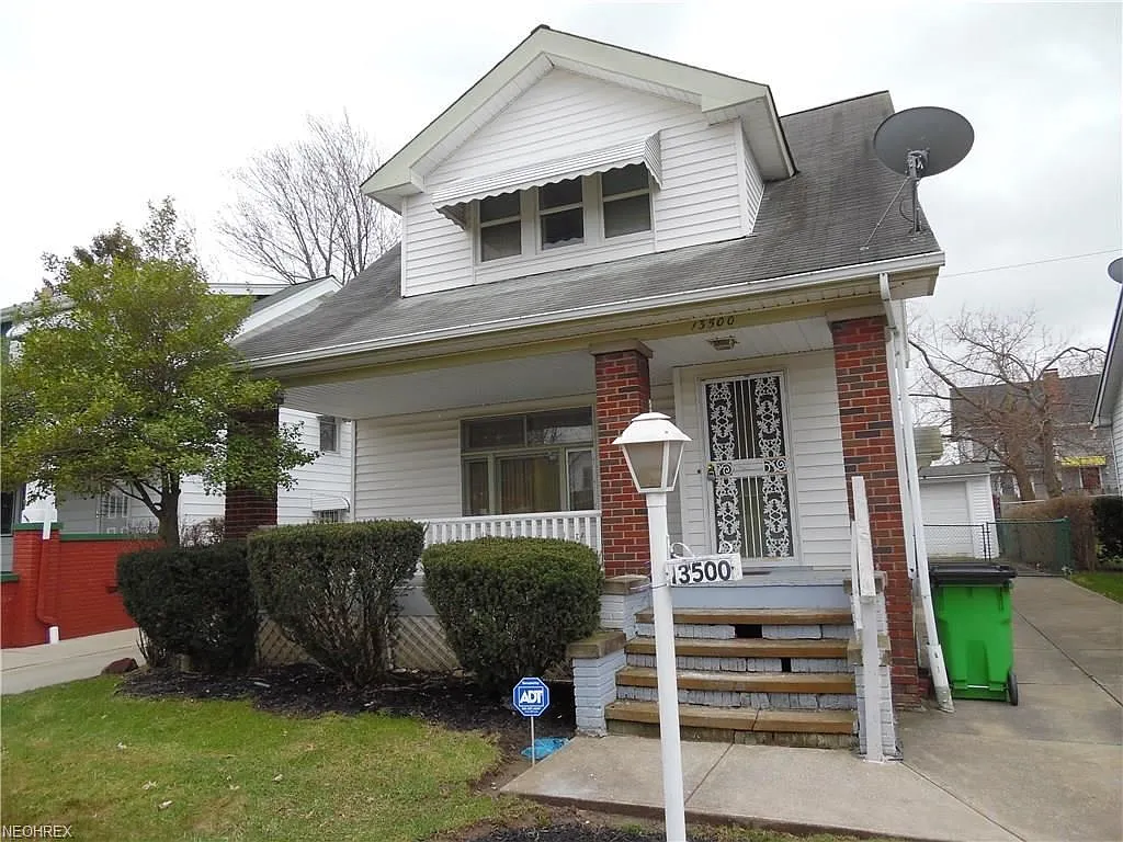 13500 Thornhurst Ave photo 1