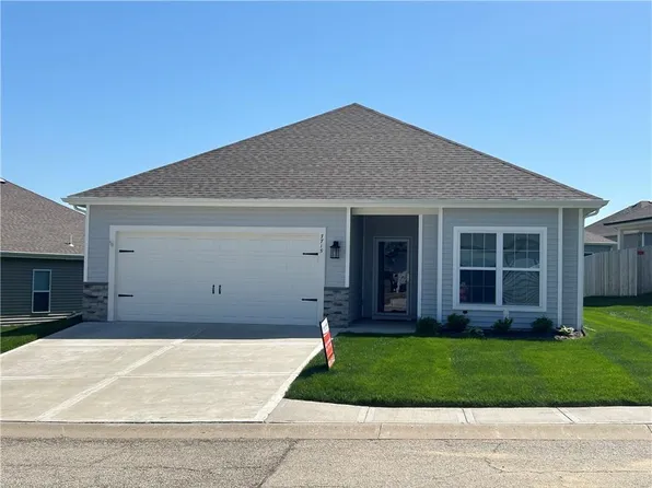 7715 NW 124th St, Kansas City, MO 64163