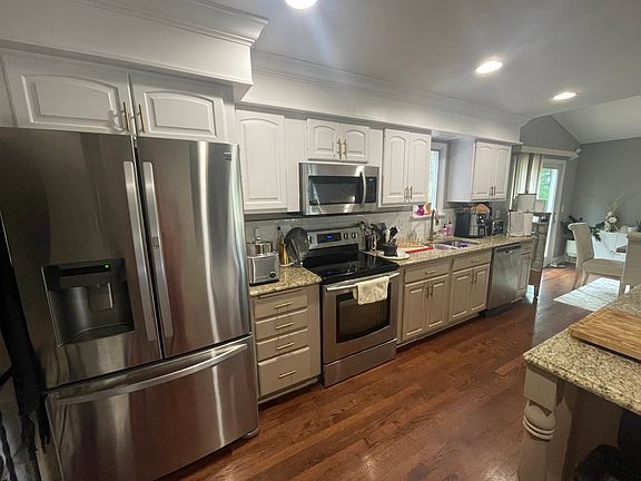 4th image of 32700 W Nimrod St