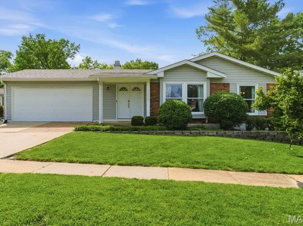 1255 Jade Wind Cir, Ballwin, MO 63011
