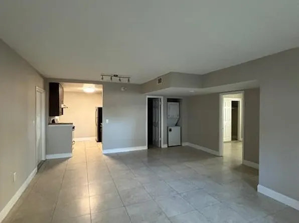 201 SW 7th St APT 10, Boca Raton, FL 33432