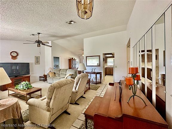 4th image of 209 Loon Ave