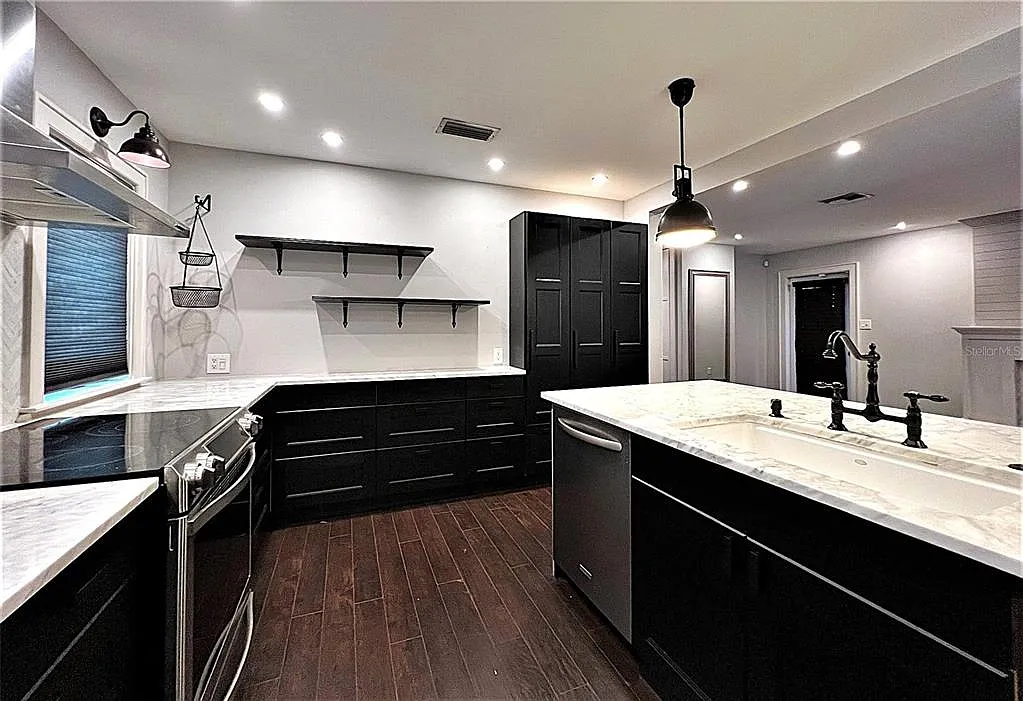2 bed, 2.0 bath, 1134 sqft, $2,600 — Photo 3
