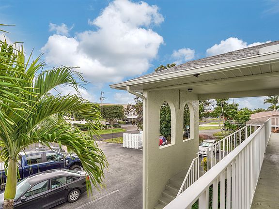 5th image of 905 SW 48th Ter APT 203