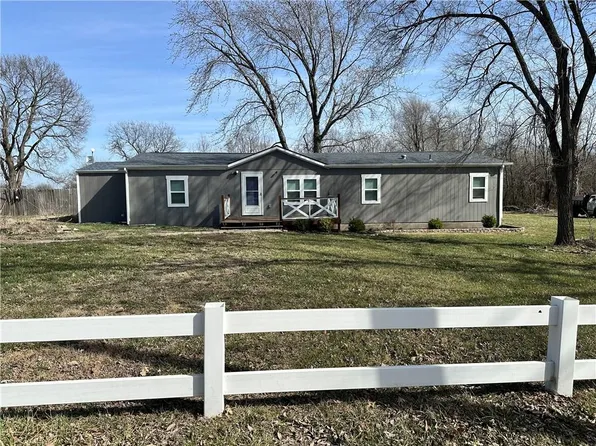 207 Plum St, Holden, MO 64040