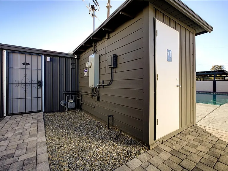 1604 N Forgeus Ave — Photo 25