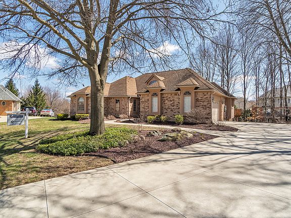 3rd image of 9082 Stone Hollow Ct
