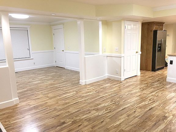 5th image of 10047 S Yorkshire Dr