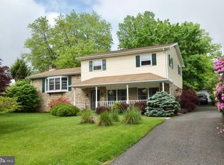 2750 Sierra Dr, York, PA 17402