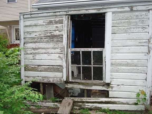 4th image of 14635 S Whipple St