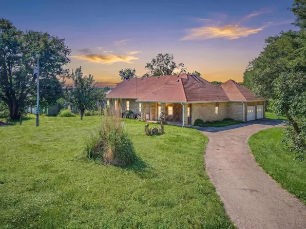 10293 Clarks Creek Rd, Junction City, KS 66441