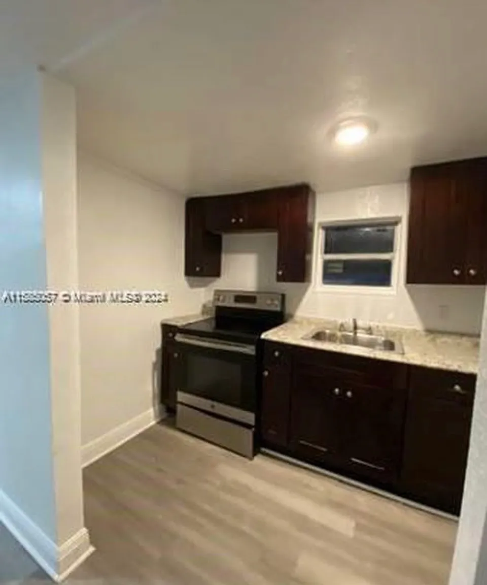 2 bed, 800 sqft, $1,500 — Photo 4