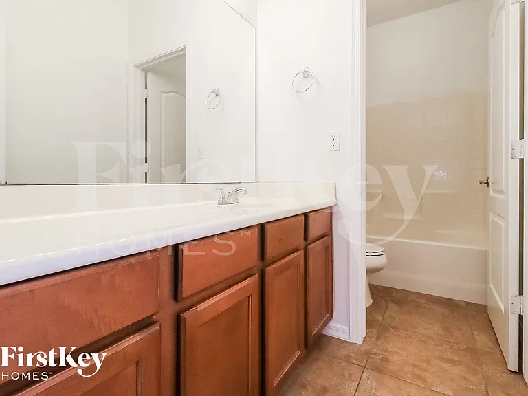 1842 S 222nd Ln — Photo 12