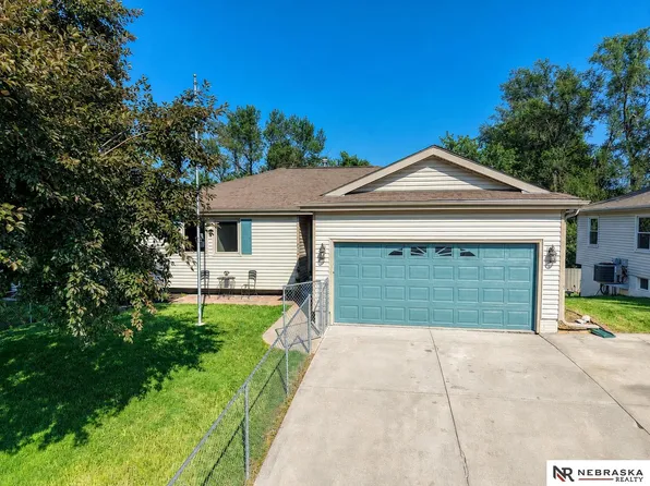 2836 NW 7th St, Lincoln, NE 68521