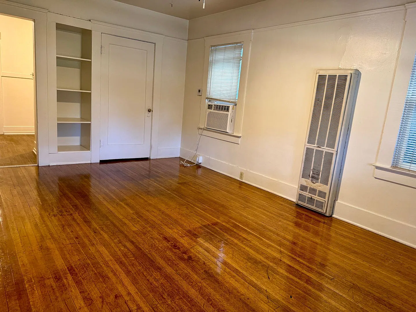 680 Hedges-1327 Linden Ave — Photo 2
