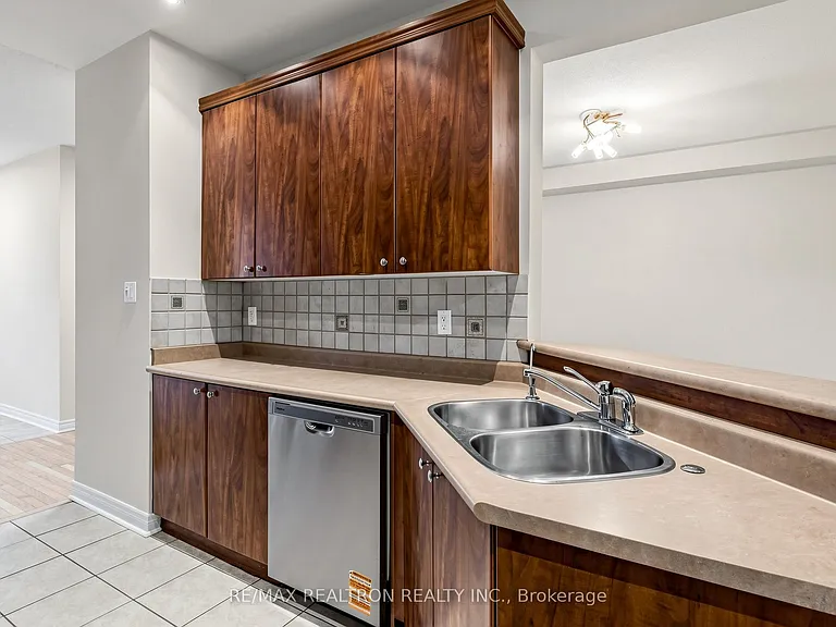 142 Mistywood Cres W — Photo 14