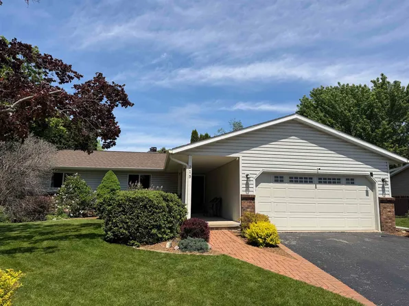 215 W Oak St, Cottage Grove, WI 53527