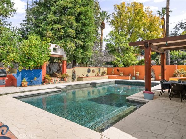 49 Summit Ave, Redlands, CA 92373
