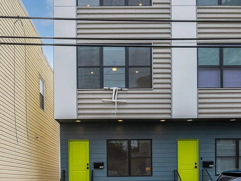 1207 Dellwood Ave — Photo 2