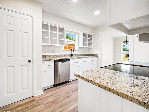 2nd image of 18990 Dalewood Cir