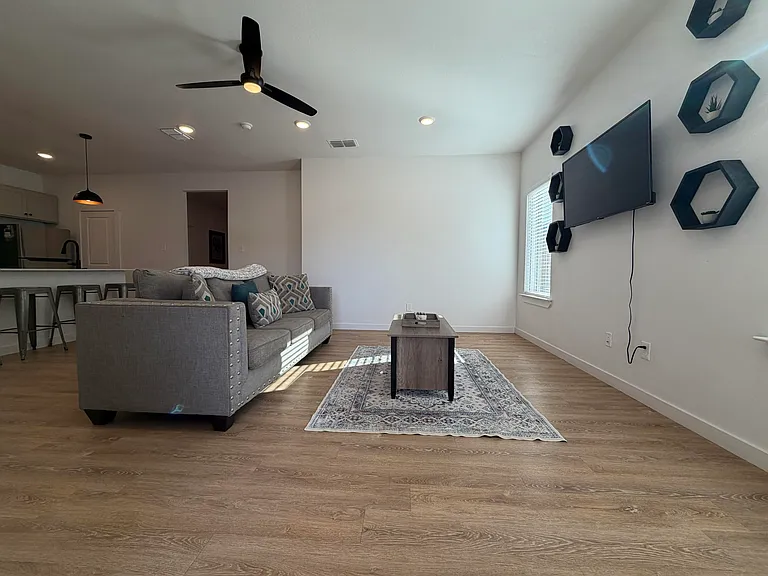 5807 Virginia Ave — Photo 3
