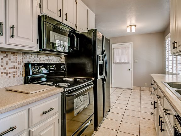 5th image of 2941 E Upland Dr