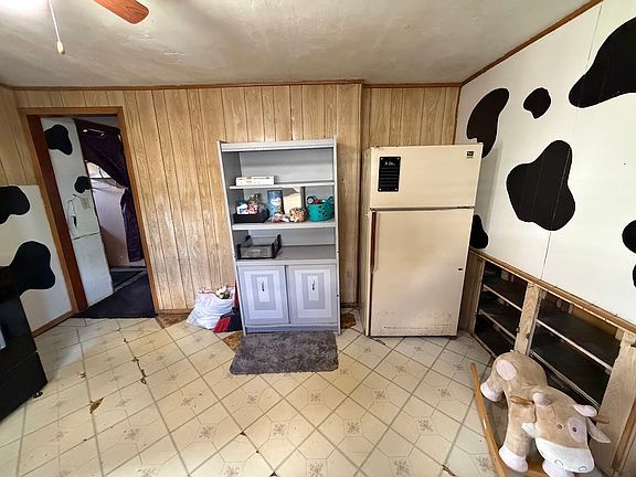 4th image of 604 Oak St