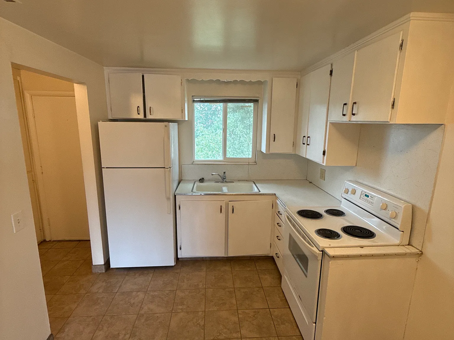 2 bed, 1000 sqft, $1,425 — Photo 3