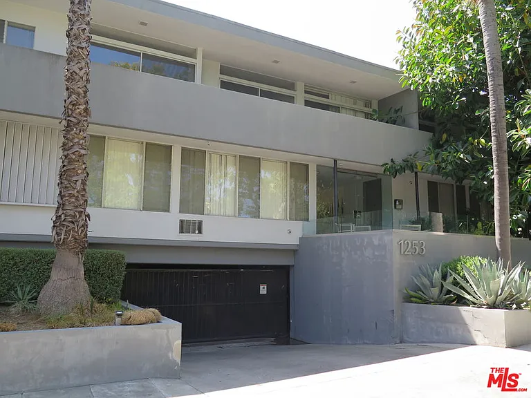 1253 N Hayworth Ave #109 — Photo 9