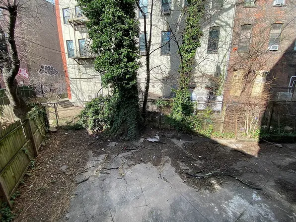 1020 Putnam Avenue image 1 of 11