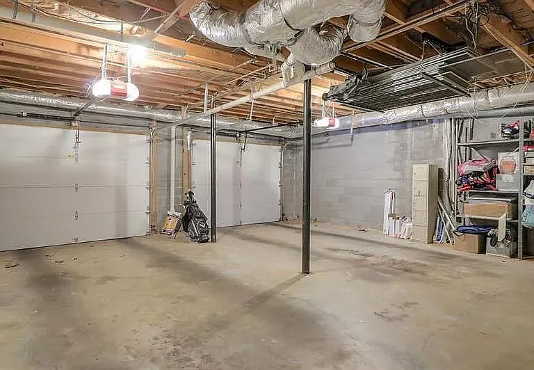 555 Greenland Rd — Photo 34