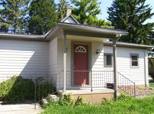 129 Davis St, Hilbert, WI 54129