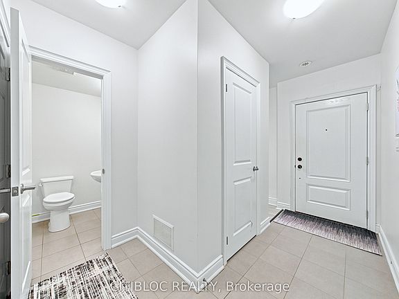 3rd image of 250 Royalton Cmn #77