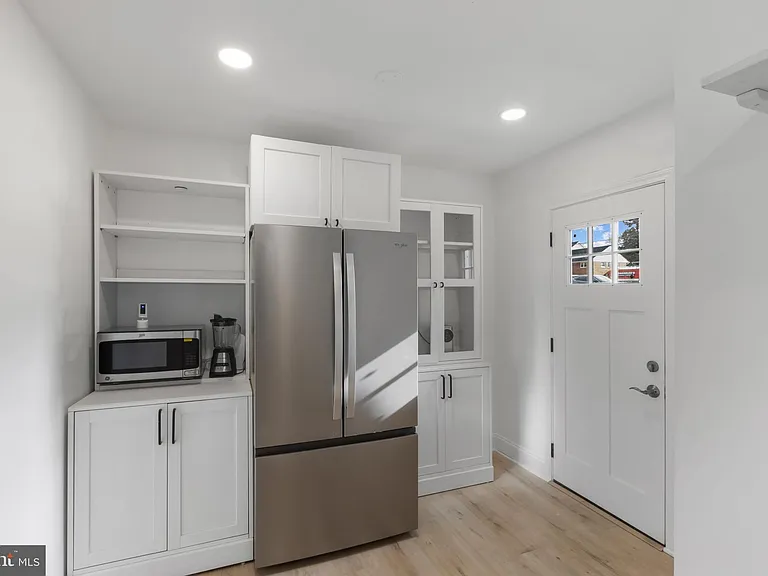 3284 Annandale Rd — Photo 10