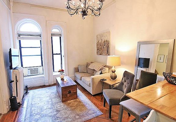 2nd image of 247 W 76th St APT 7