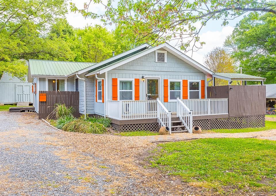 1st image of 2818 Woods Dr