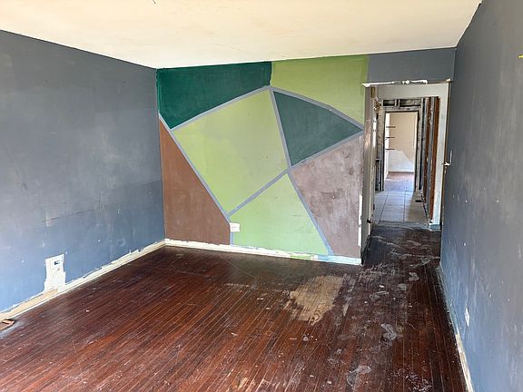 2nd image of 15129 Lexington Ave