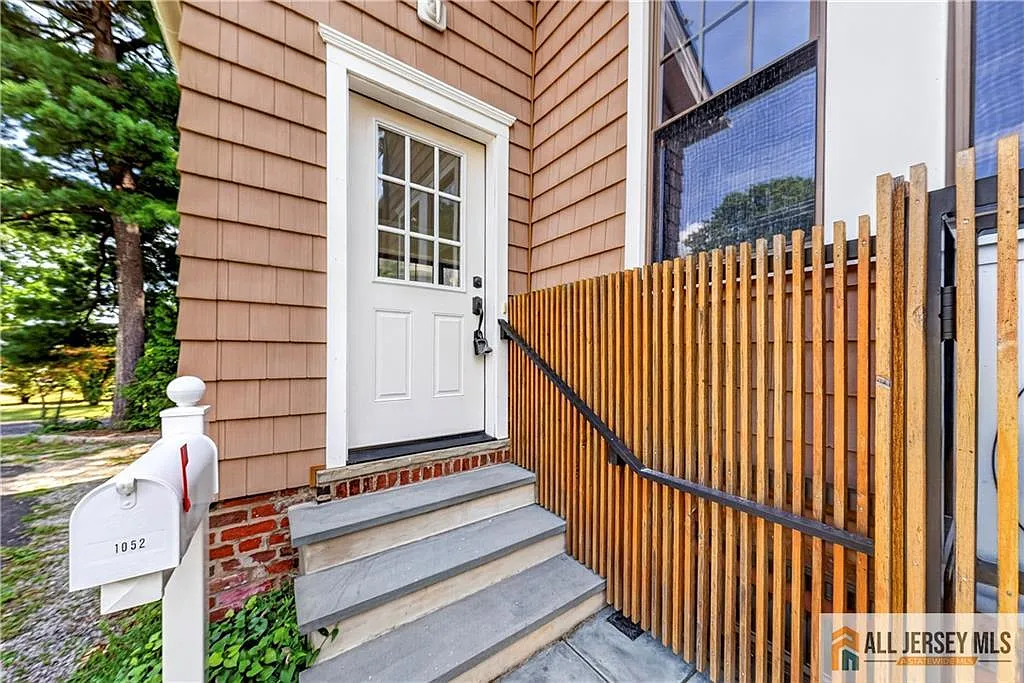 3 bed, 1.5 bath, $2,900 — Photo 3