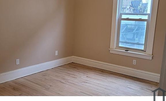 4th image of 3577 E 153rd St