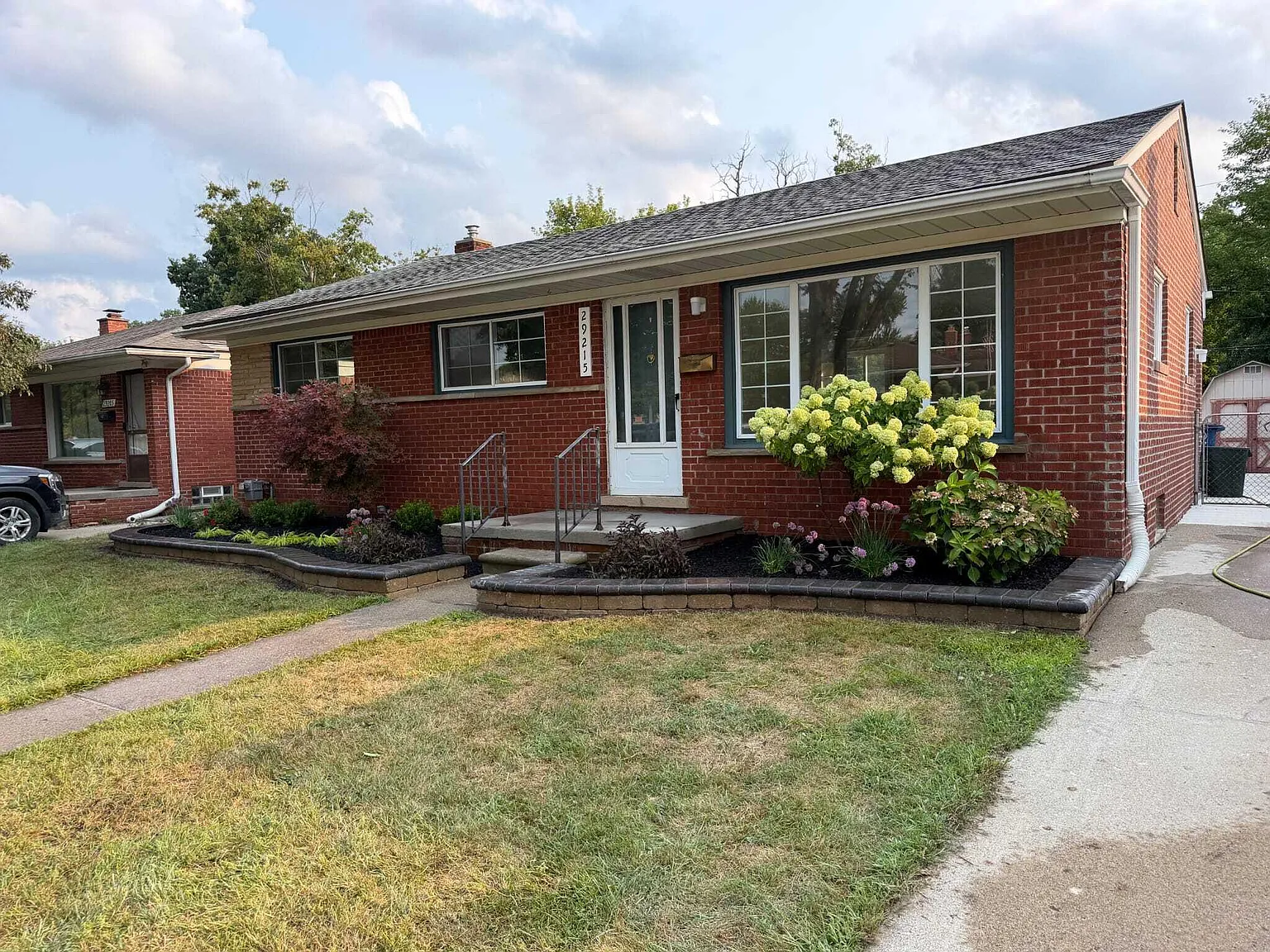 3 bed, 2.0 bath, 2014 sqft, $2,200 — Photo 2