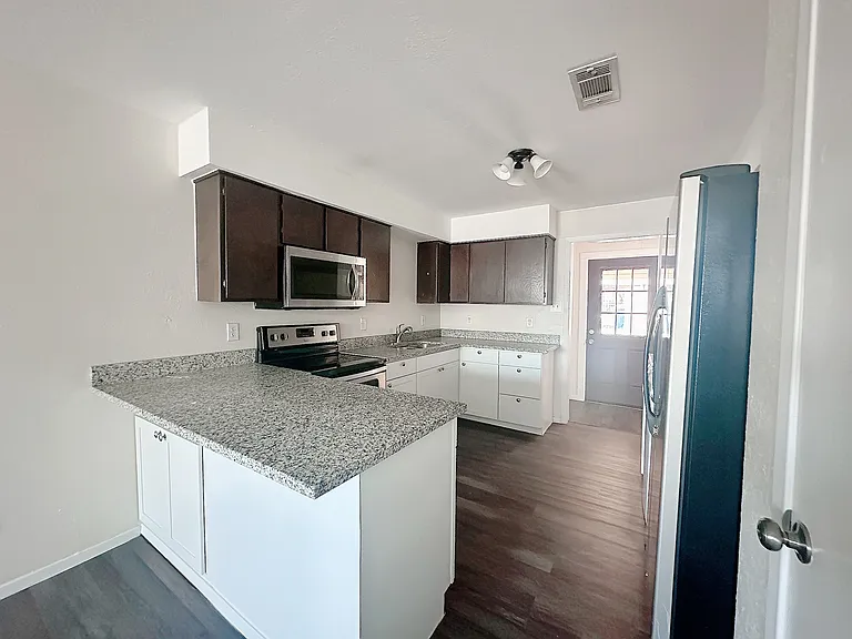 5512 Alexander St — Photo 6