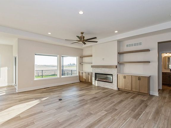 3rd image of 2015 Oak Terrace Ave