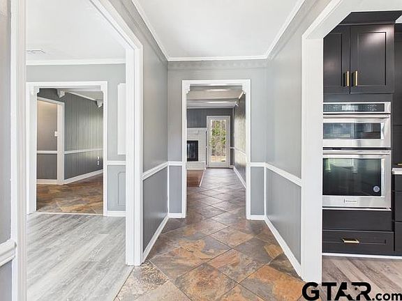 2nd image of 1010 Bel Air Dr