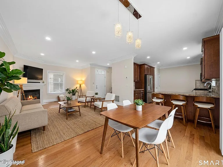 88 Maple Tree Ave #E — Photo 4