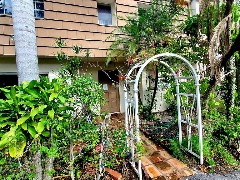 Main Entrance to the home pic2