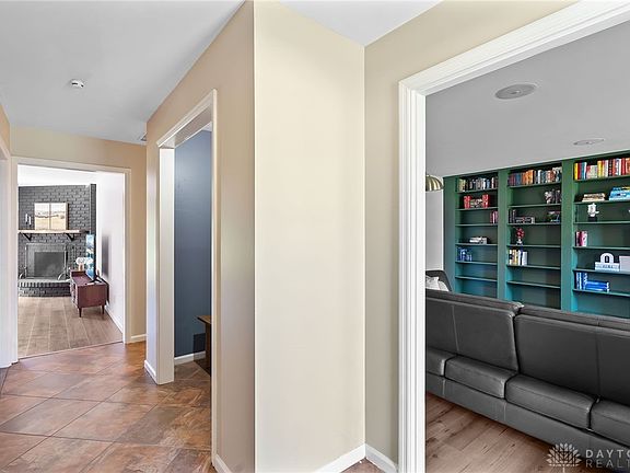 4th image of 1340 Penbrooke Trl